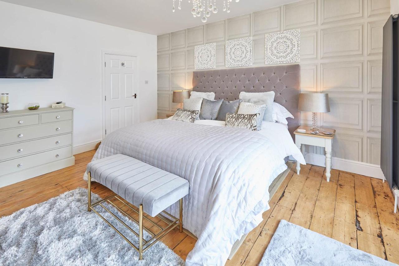 Host & - 2, 15 Prospect Hill *
