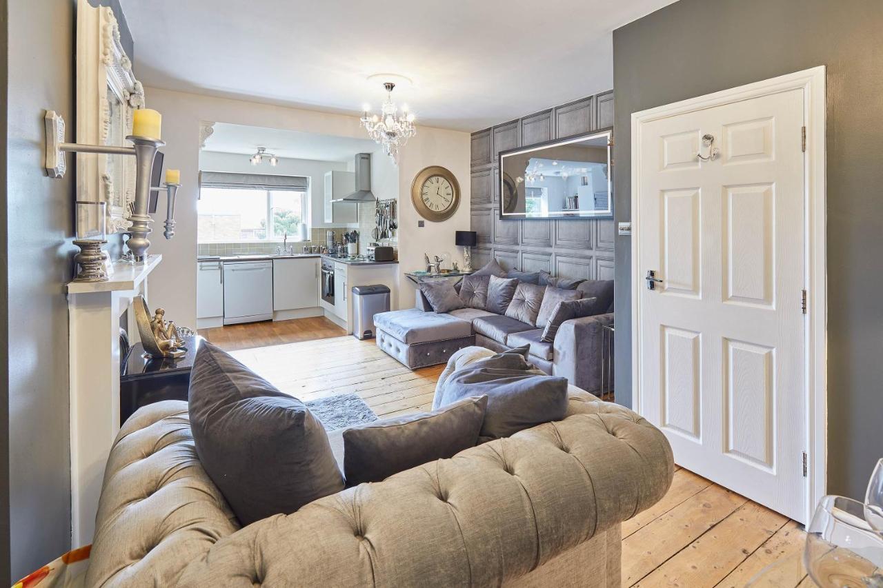 Host & - 2, 15 Prospect Hill Whitby
