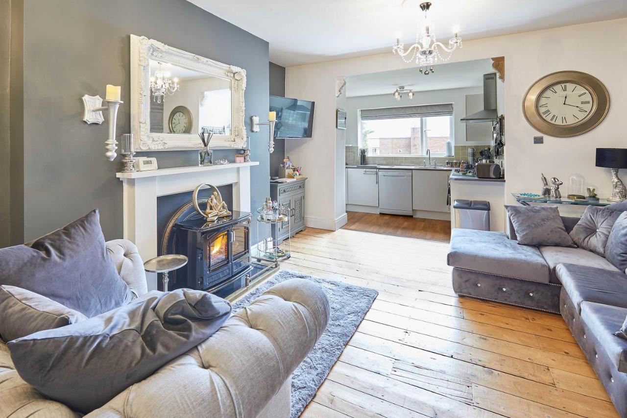 Host & - 2, 15 Prospect Hill Whitby