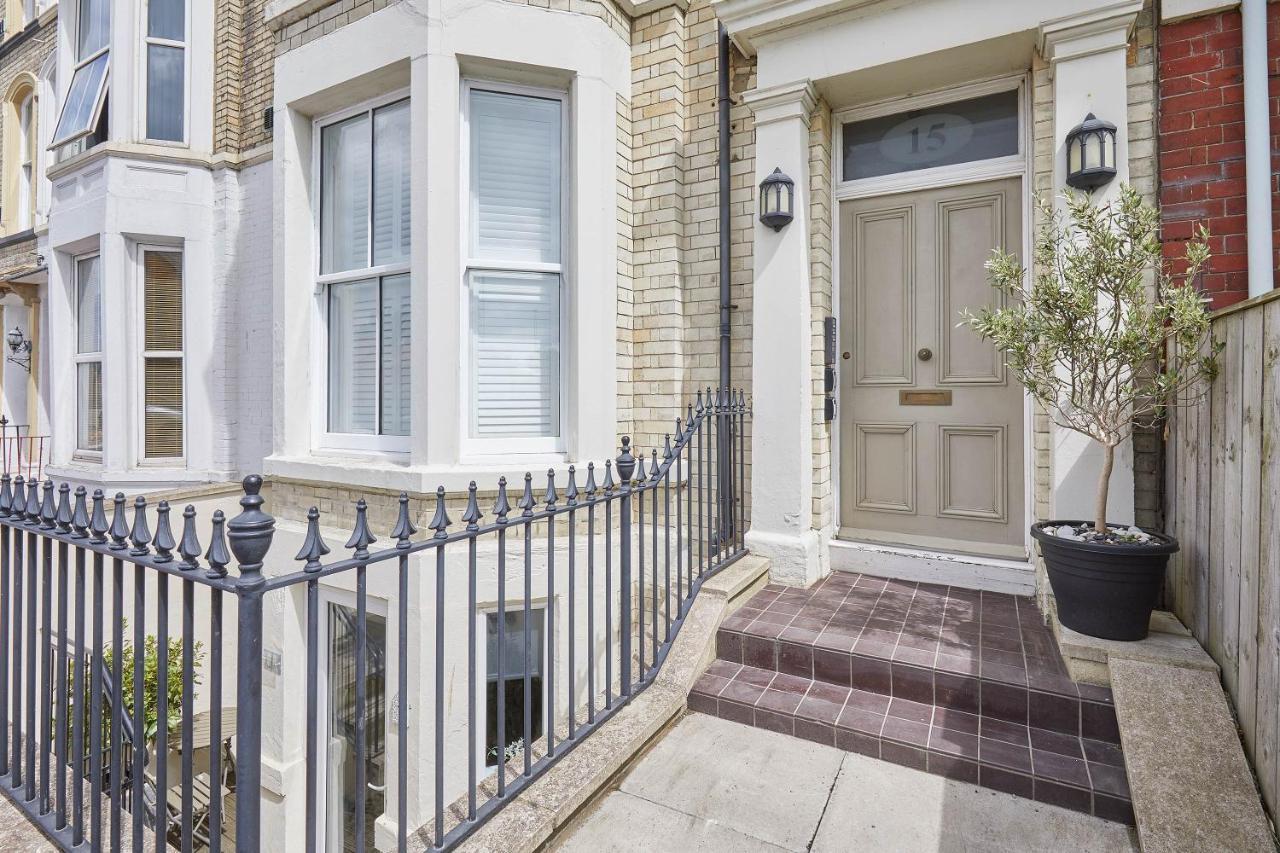 Host & - 2, 15 Prospect Hill Apartment