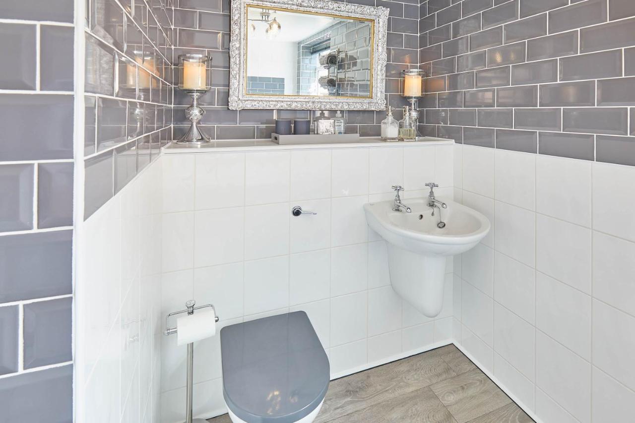 Host & - 2, 15 Prospect Hill Apartment